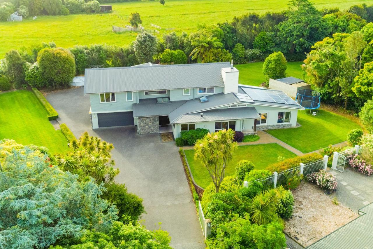 Anam Cara Gardens Luxury Villa Private Bedrooms And Ensuite Bathrooms Sleeps 9 Otaki エクステリア 写真