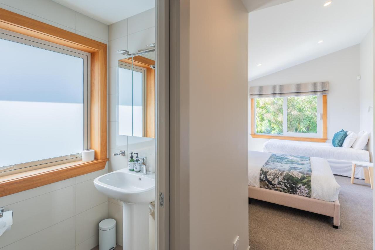 Anam Cara Gardens Luxury Villa Private Bedrooms And Ensuite Bathrooms Sleeps 9 Otaki エクステリア 写真