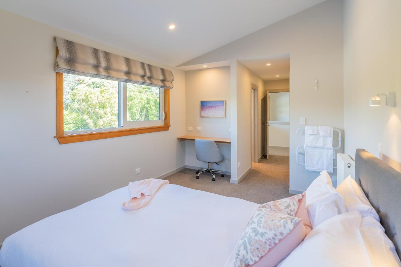 Anam Cara Gardens Luxury Villa Private Bedrooms And Ensuite Bathrooms Sleeps 9 Otaki エクステリア 写真