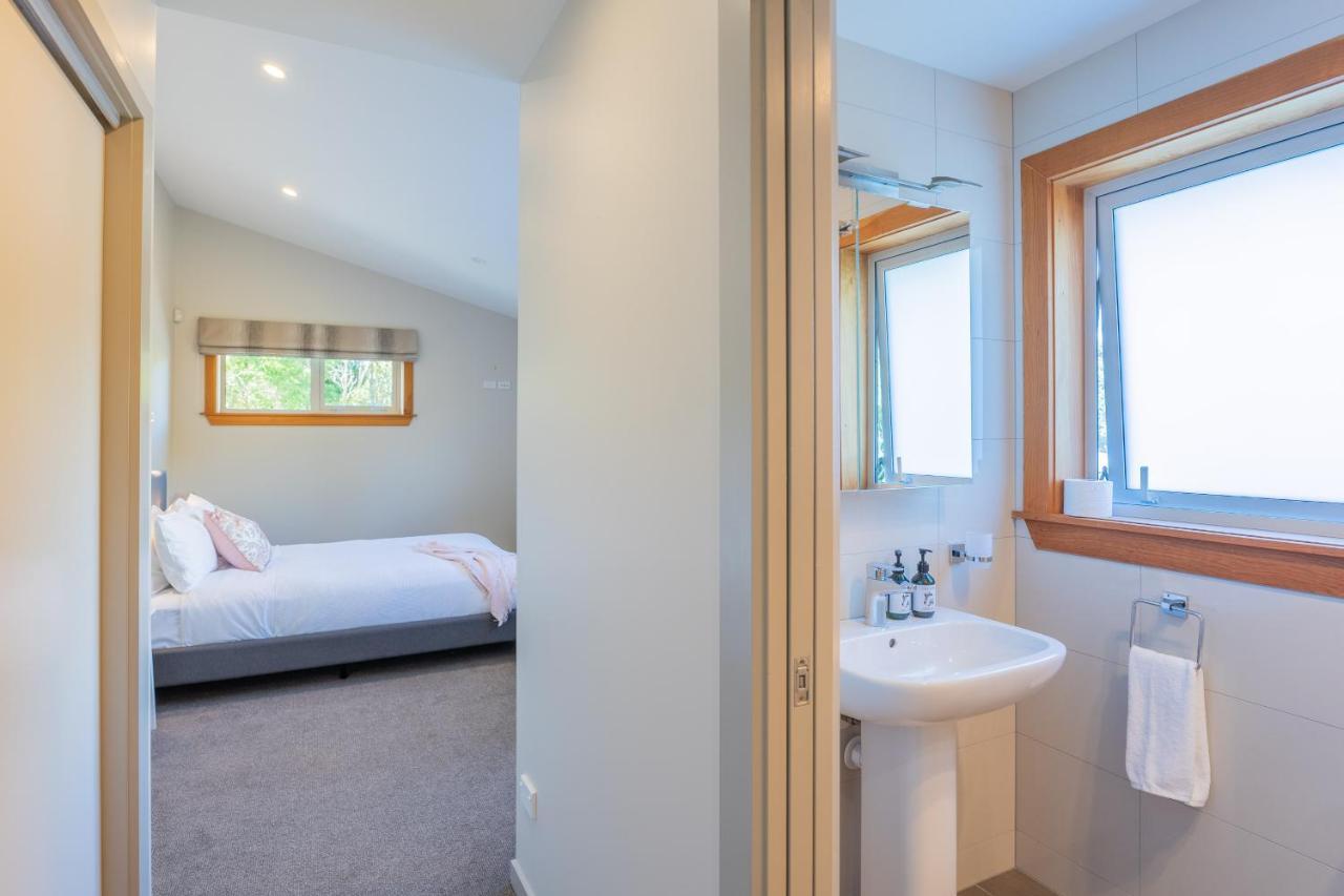 Anam Cara Gardens Luxury Villa Private Bedrooms And Ensuite Bathrooms Sleeps 9 Otaki エクステリア 写真