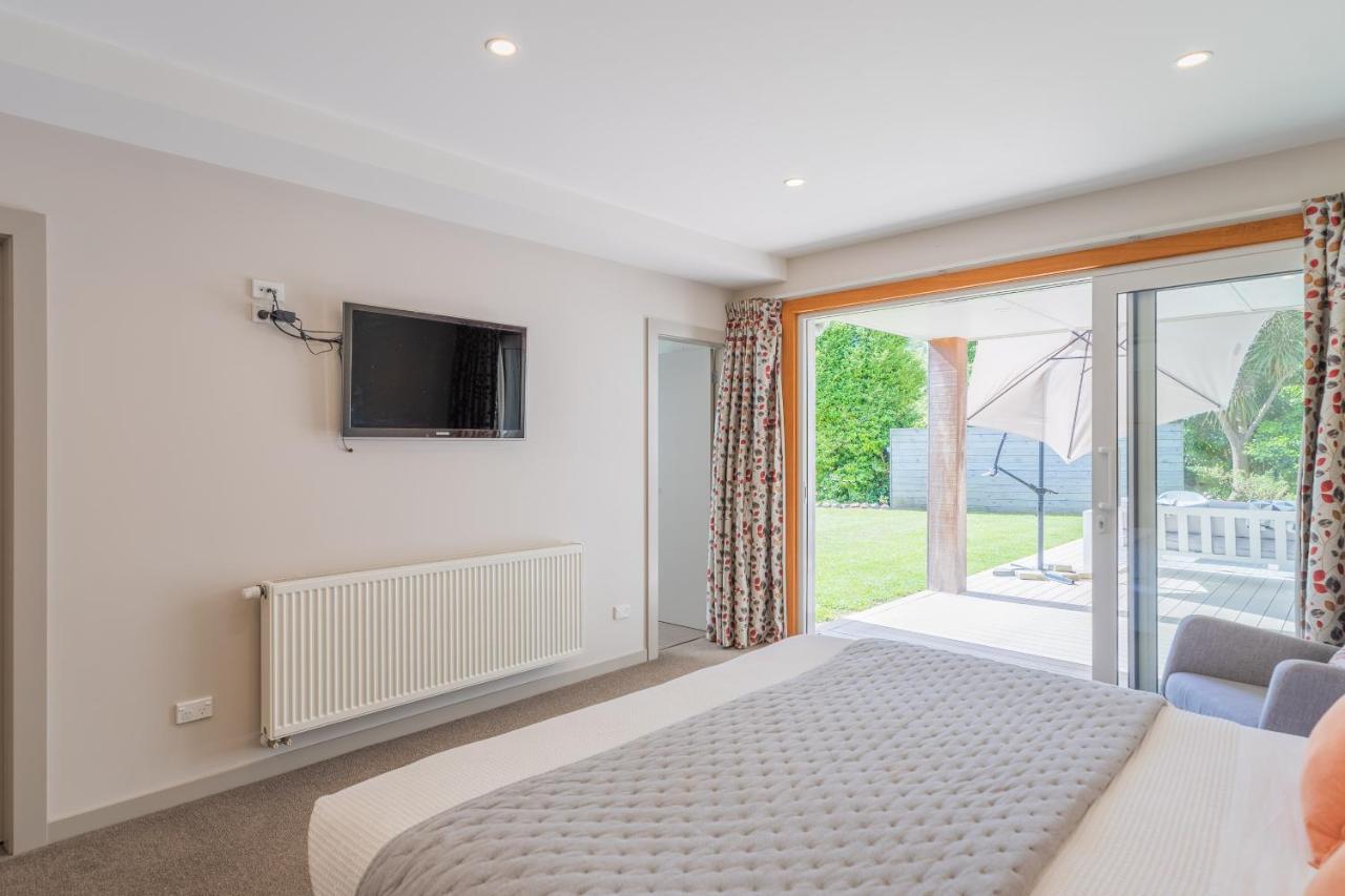 Anam Cara Gardens Luxury Villa Private Bedrooms And Ensuite Bathrooms Sleeps 9 Otaki エクステリア 写真