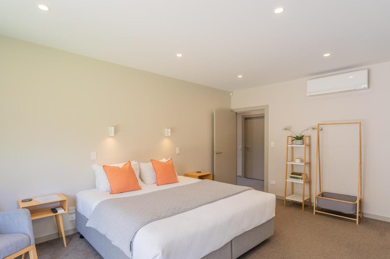Anam Cara Gardens Luxury Villa Private Bedrooms And Ensuite Bathrooms Sleeps 9 Otaki エクステリア 写真