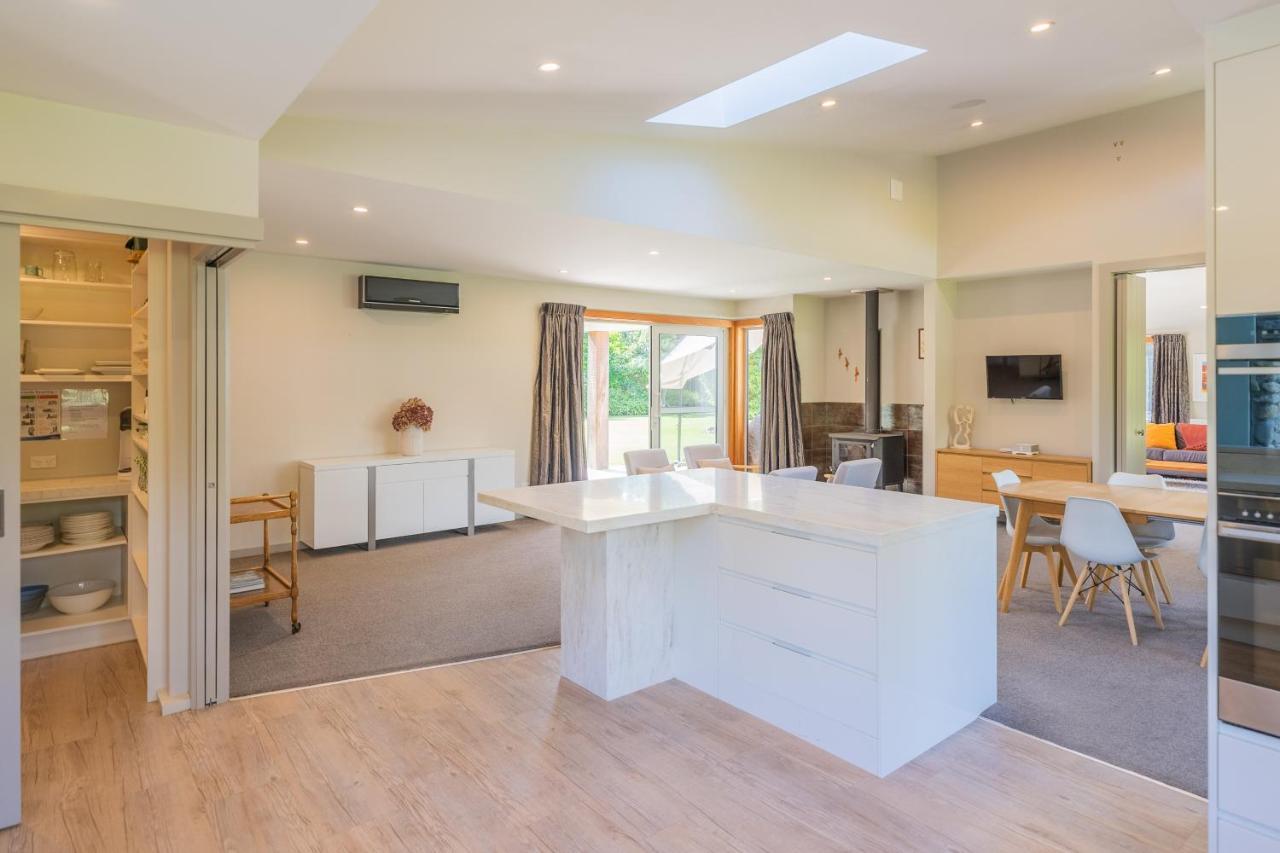 Anam Cara Gardens Luxury Villa Private Bedrooms And Ensuite Bathrooms Sleeps 9 Otaki エクステリア 写真