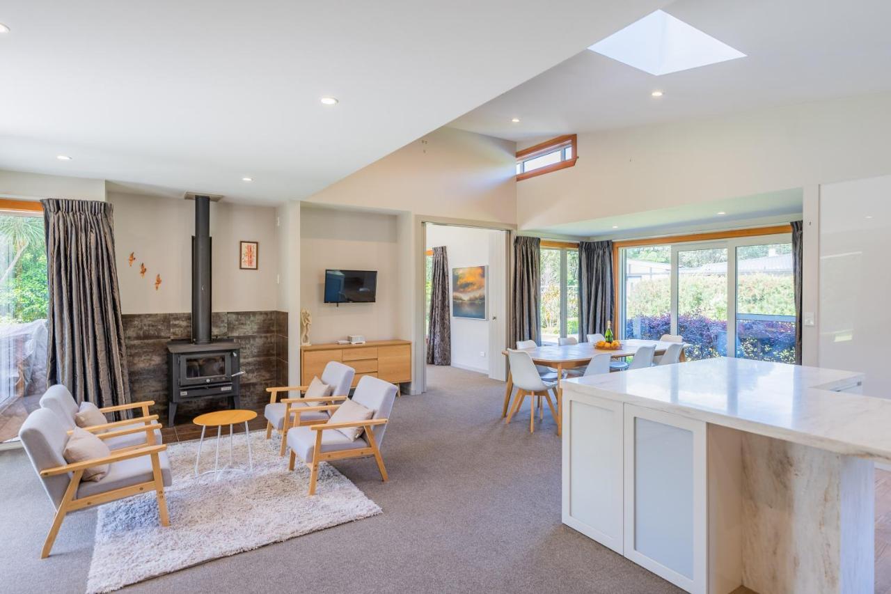 Anam Cara Gardens Luxury Villa Private Bedrooms And Ensuite Bathrooms Sleeps 9 Otaki エクステリア 写真