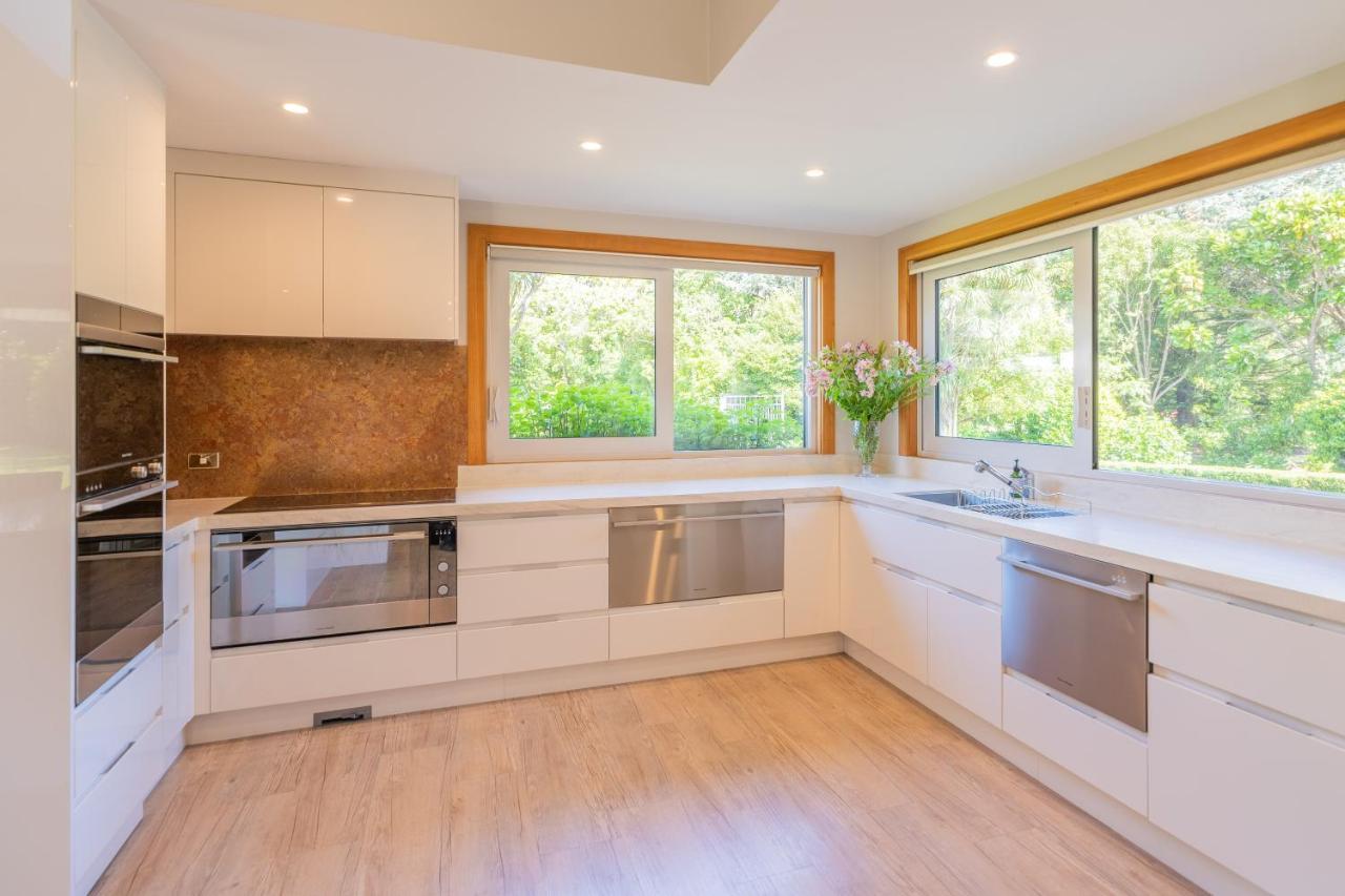 Anam Cara Gardens Luxury Villa Private Bedrooms And Ensuite Bathrooms Sleeps 9 Otaki エクステリア 写真