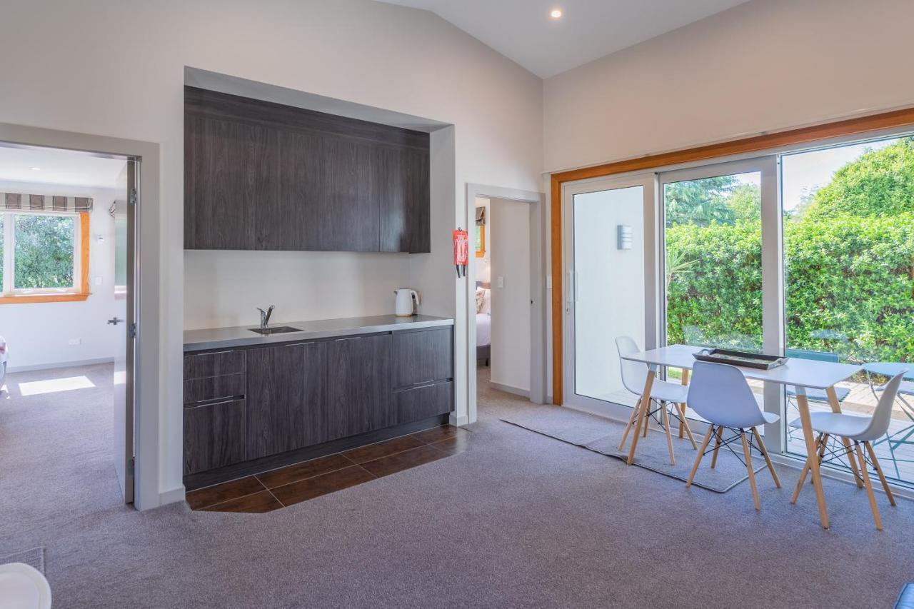 Anam Cara Gardens Luxury Villa Private Bedrooms And Ensuite Bathrooms Sleeps 9 Otaki エクステリア 写真