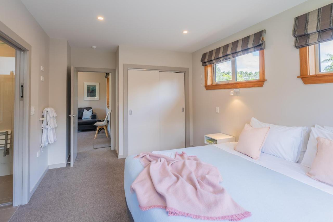 Anam Cara Gardens Luxury Villa Private Bedrooms And Ensuite Bathrooms Sleeps 9 Otaki エクステリア 写真
