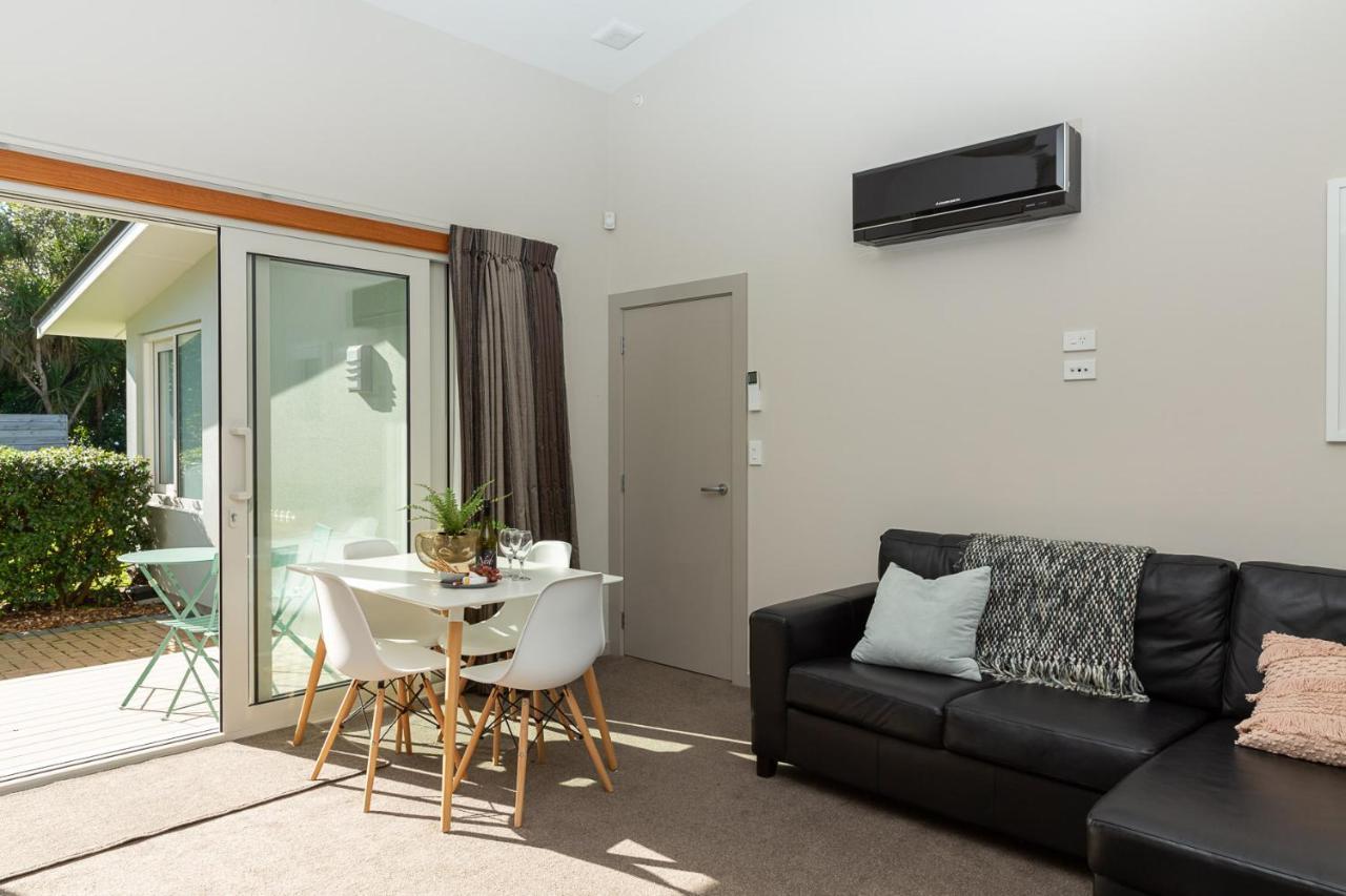 Anam Cara Gardens Luxury Villa Private Bedrooms And Ensuite Bathrooms Sleeps 9 Otaki エクステリア 写真