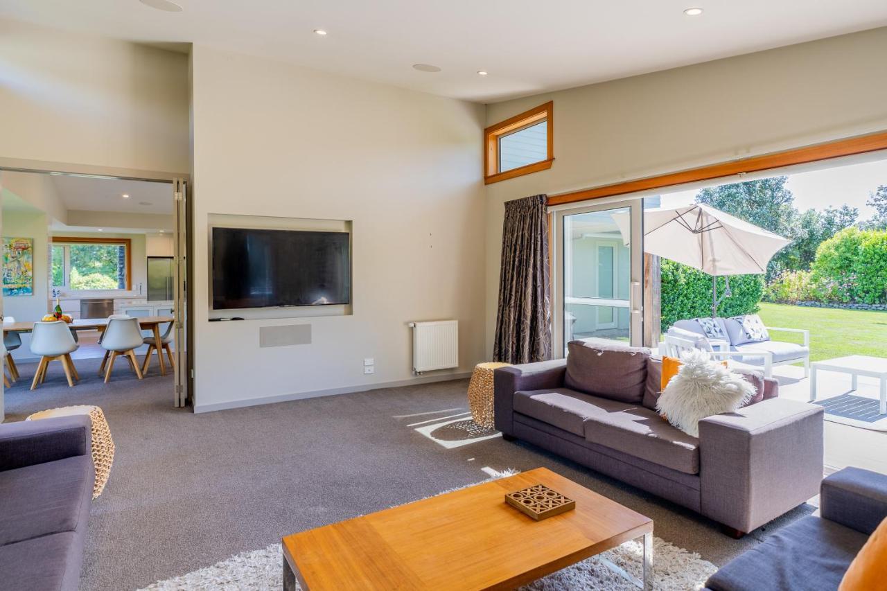 Anam Cara Gardens Luxury Villa Private Bedrooms And Ensuite Bathrooms Sleeps 9 Otaki エクステリア 写真
