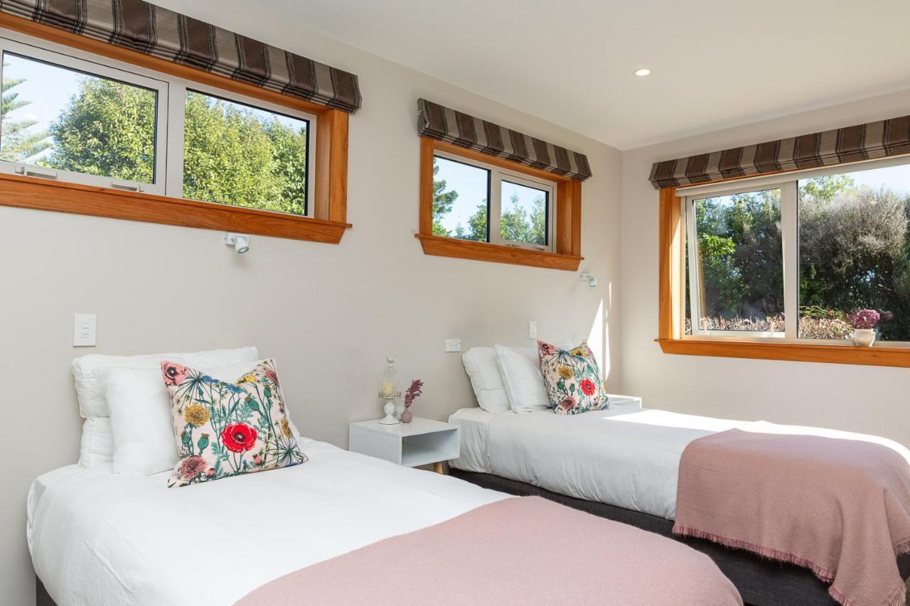 Anam Cara Gardens Luxury Villa Private Bedrooms And Ensuite Bathrooms Sleeps 9 Otaki エクステリア 写真