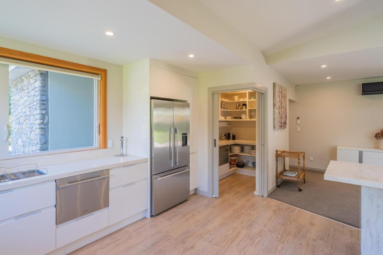 Anam Cara Gardens Luxury Villa Private Bedrooms And Ensuite Bathrooms Sleeps 9 Otaki エクステリア 写真