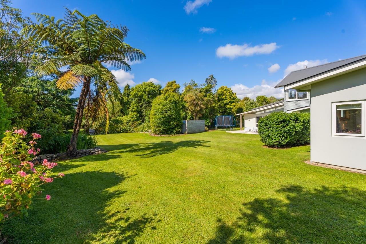 Anam Cara Gardens Luxury Villa Private Bedrooms And Ensuite Bathrooms Sleeps 9 Otaki エクステリア 写真