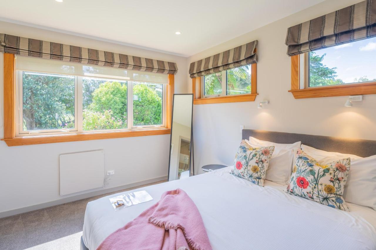 Anam Cara Gardens Luxury Villa Private Bedrooms And Ensuite Bathrooms Sleeps 9 Otaki エクステリア 写真