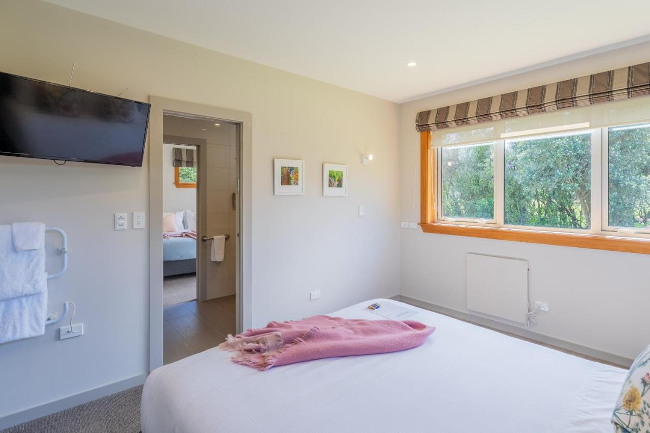 Anam Cara Gardens Luxury Villa Private Bedrooms And Ensuite Bathrooms Sleeps 9 Otaki エクステリア 写真