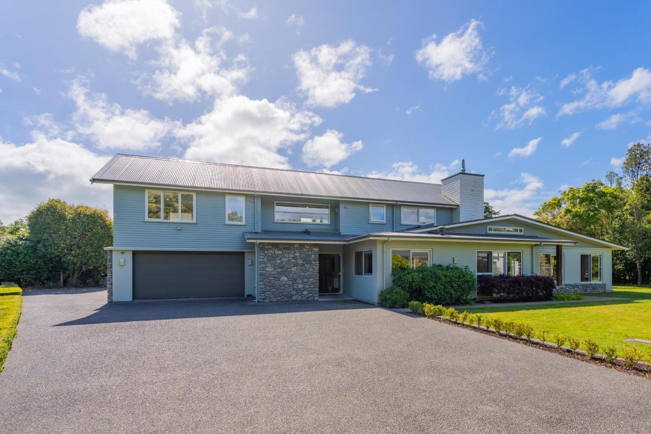 Anam Cara Gardens Luxury Villa Private Bedrooms And Ensuite Bathrooms Sleeps 9 Otaki エクステリア 写真