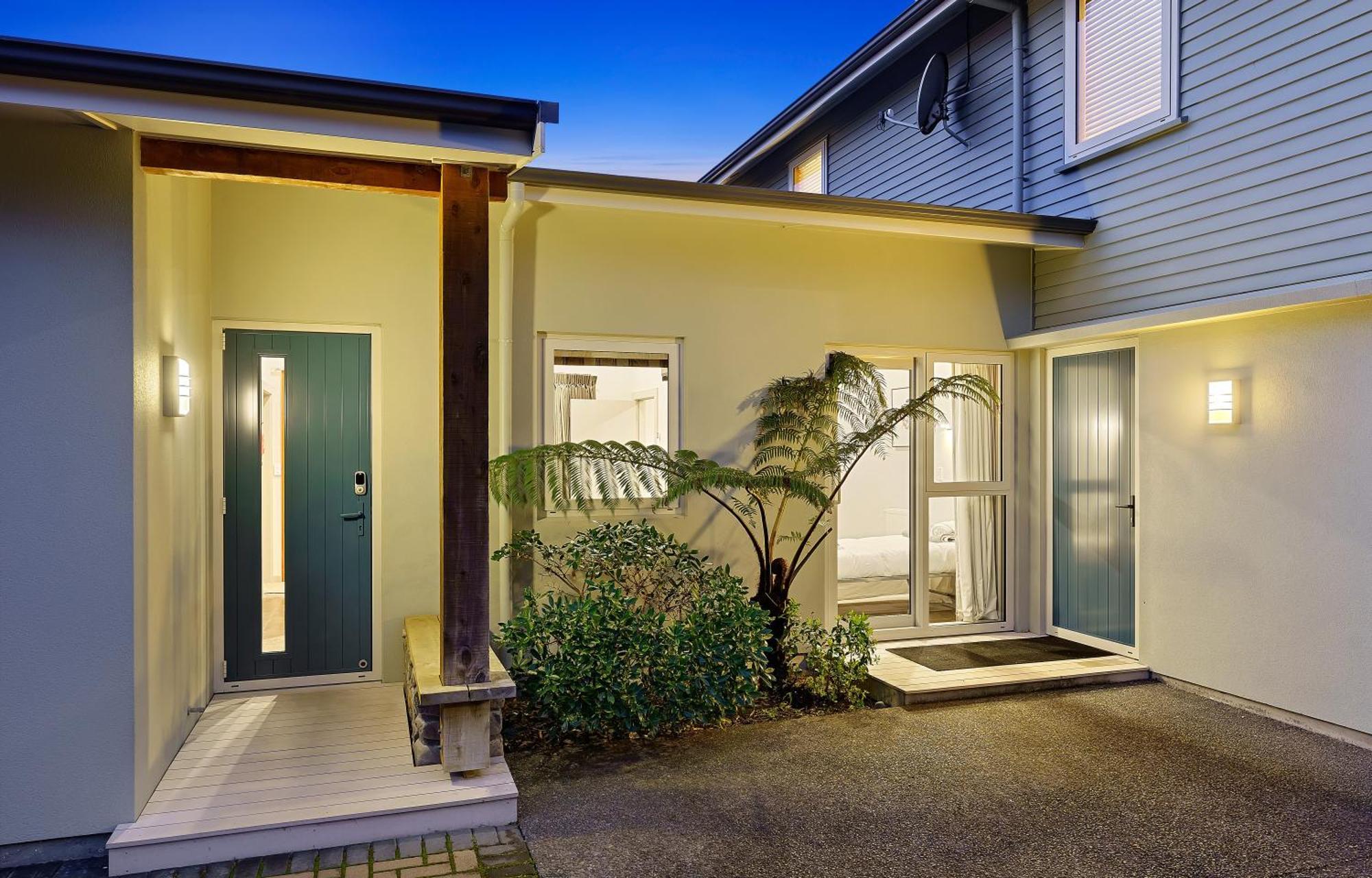 Anam Cara Gardens Luxury Villa Private Bedrooms And Ensuite Bathrooms Sleeps 9 Otaki エクステリア 写真