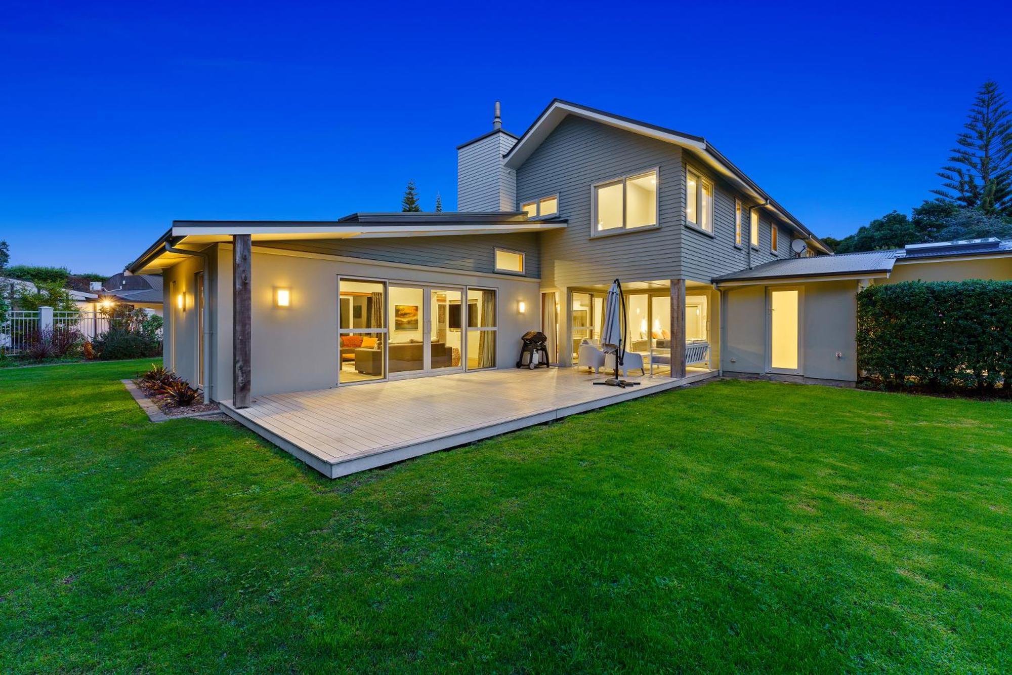 Anam Cara Gardens Luxury Villa Private Bedrooms And Ensuite Bathrooms Sleeps 9 Otaki エクステリア 写真